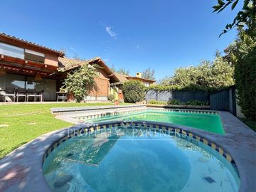 Encantadora casa en condominio más exclusivo del Carmen de Huechuraba