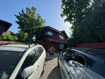 Fantástica e impecable casa remodelada en condominio  El Carmen de Huechuraba