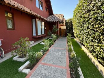 Fantástica e impecable casa remodelada en condominio  El Carmen de Huechuraba