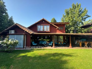 Fantástica e impecable casa remodelada en condominio  El Carmen de Huechuraba