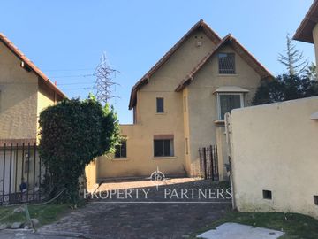 Casa en completa remodelación en exclusivo condominio de El Carmen de Huechuraba
