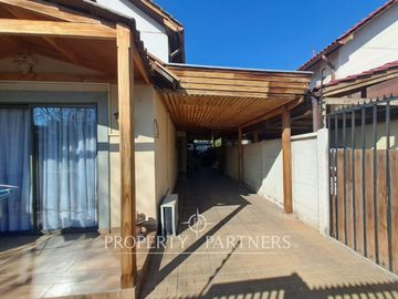 Excelente y acogedora casa remodelada