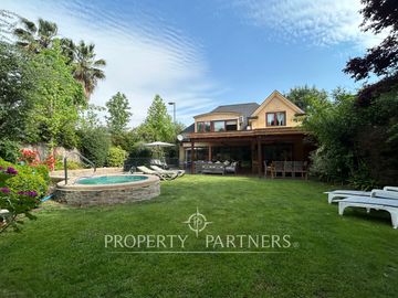 Espectacular casa en exclusivo condominio de Camino Los Fresnos GRAN OPORTUNIDAD !
