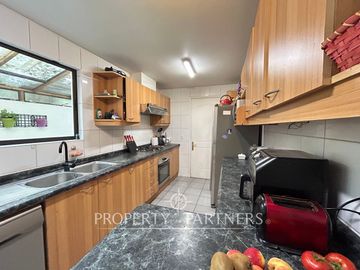 Espectacular casa en exclusivo condominio de Camino Los Fresnos GRAN OPORTUNIDAD !