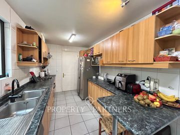 Espectacular casa en exclusivo condominio de Camino Los Fresnos GRAN OPORTUNIDAD !