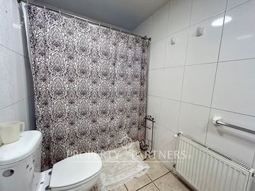 Espectacular casa en exclusivo condominio de Camino Los Fresnos GRAN OPORTUNIDAD !