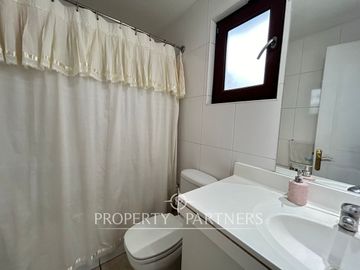 Espectacular casa en exclusivo condominio de Camino Los Fresnos GRAN OPORTUNIDAD !