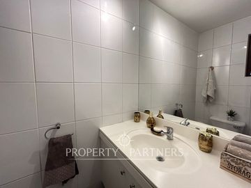 Espectacular casa en exclusivo condominio de Camino Los Fresnos GRAN OPORTUNIDAD !