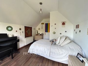 Espectacular casa en exclusivo condominio de Camino Los Fresnos GRAN OPORTUNIDAD !