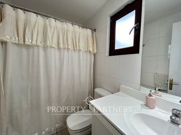 Espectacular casa en exclusivo condominio de Camino Los Fresnos GRAN OPORTUNIDAD !