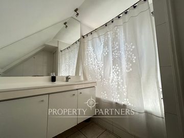 Espectacular casa en exclusivo condominio de Camino Los Fresnos GRAN OPORTUNIDAD !