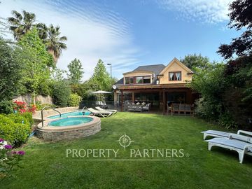 Espectacular casa en exclusivo condominio de Camino Los Fresnos GRAN OPORTUNIDAD !
