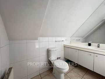 Espectacular casa en exclusivo condominio de Camino Los Fresnos GRAN OPORTUNIDAD !