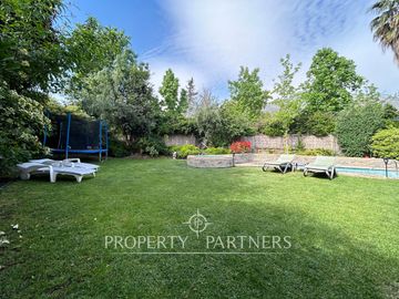 Espectacular casa en exclusivo condominio de Camino Los Fresnos GRAN OPORTUNIDAD !