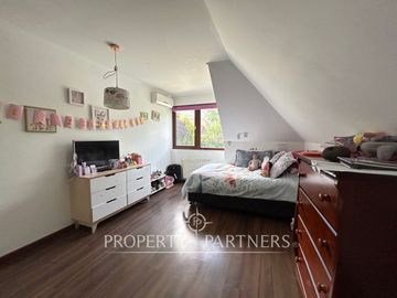 Espectacular casa en exclusivo condominio de Camino Los Fresnos GRAN OPORTUNIDAD !
