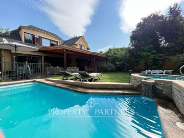 Espectacular casa en exclusivo condominio de Camino Los Fresnos GRAN OPORTUNIDAD !