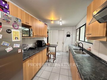 Espectacular casa en exclusivo condominio de Camino Los Fresnos GRAN OPORTUNIDAD !