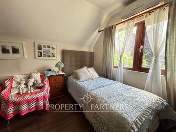 Espectacular casa en exclusivo condominio de Camino Los Fresnos GRAN OPORTUNIDAD !