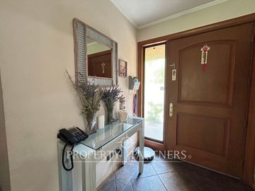 Espectacular casa en exclusivo condominio de Camino Los Fresnos GRAN OPORTUNIDAD !