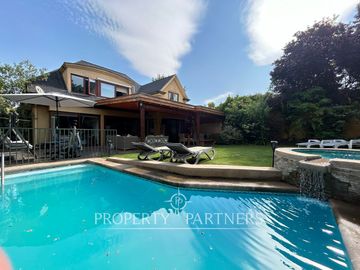 Espectacular casa en exclusivo condominio de Camino Los Fresnos GRAN OPORTUNIDAD !