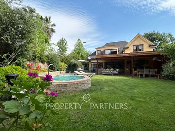 Espectacular casa en exclusivo condominio de Camino Los Fresnos GRAN OPORTUNIDAD !
