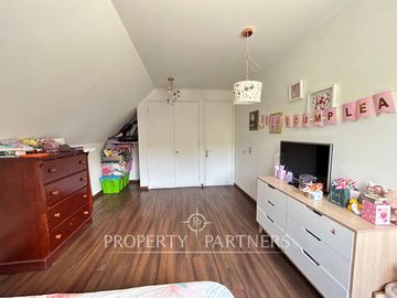 Espectacular casa en exclusivo condominio de Camino Los Fresnos GRAN OPORTUNIDAD !