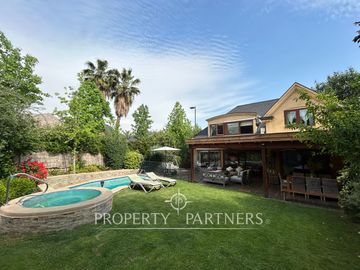 Espectacular casa en exclusivo condominio de Camino Los Fresnos GRAN OPORTUNIDAD !