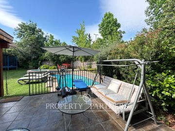 Espectacular casa en exclusivo condominio de Camino Los Fresnos GRAN OPORTUNIDAD !