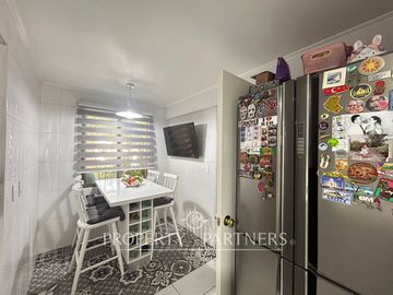 Impecable y acogedora casa de 4 dormitorios en condominio a pasos de Colegio San Francisco Javier