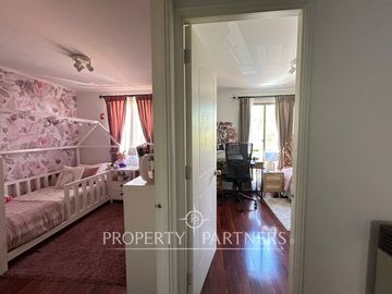 Impecable y acogedora casa de 4 dormitorios en condominio a pasos de Colegio San Francisco Javier