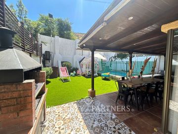 Impecable y acogedora casa de 4 dormitorios en condominio a pasos de Colegio San Francisco Javier