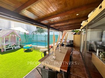 Impecable y acogedora casa de 4 dormitorios en condominio a pasos de Colegio San Francisco Javier