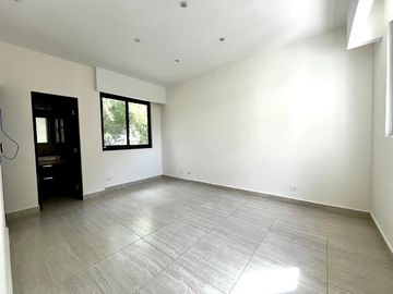 CASA DE ESQUINA EN PH NATIVA REMODELADA CON SISTEMA DE DOMOTICA.