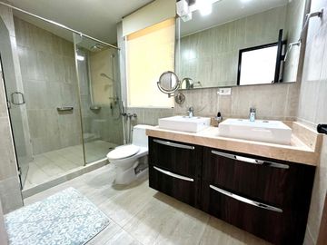 CASA DE ESQUINA EN PH NATIVA REMODELADA CON SISTEMA DE DOMOTICA.