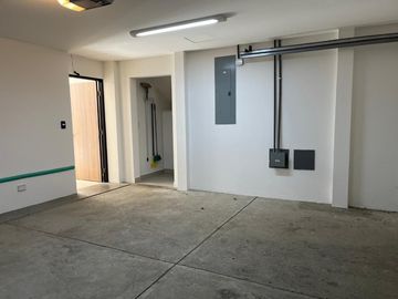 CASA DE ESQUINA EN PH NATIVA REMODELADA CON SISTEMA DE DOMOTICA.
