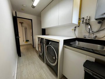 CASA DE ESQUINA EN PH NATIVA REMODELADA CON SISTEMA DE DOMOTICA.