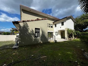 CASA DE ESQUINA EN PH NATIVA REMODELADA CON SISTEMA DE DOMOTICA.