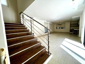 CASA DE ESQUINA EN PH NATIVA REMODELADA CON SISTEMA DE DOMOTICA.