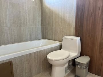 CASA DE ESQUINA EN PH NATIVA REMODELADA CON SISTEMA DE DOMOTICA.
