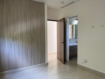 CASA DE ESQUINA EN PH NATIVA REMODELADA CON SISTEMA DE DOMOTICA.