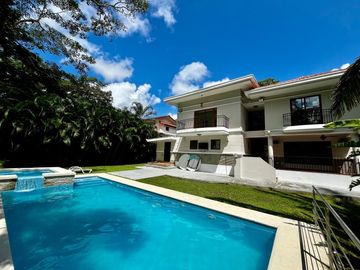 Vive en Grande: Venta de casa de Dos Niveles en Camino de Cruces
