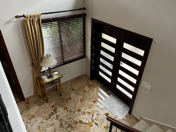 Casa con Amplio Jardin en Camino de Cruces remodelada.