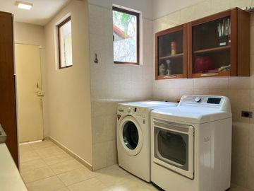 Casa con Amplio Jardin en Camino de Cruces remodelada.