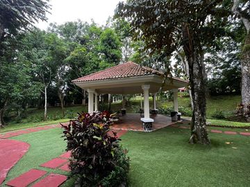 Casa con Amplio Jardin en Camino de Cruces remodelada.