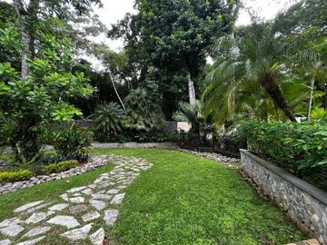 Casa con Amplio Jardin en Camino de Cruces remodelada.
