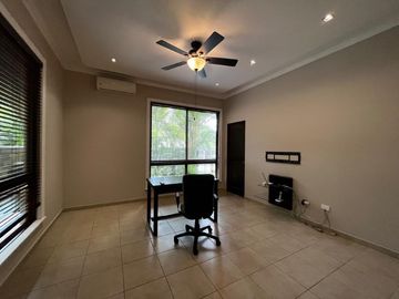 Casa con Amplio Jardin en Camino de Cruces remodelada.