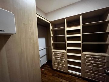 Casa con Amplio Jardin en Camino de Cruces remodelada.