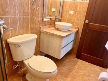 Casa con Amplio Jardin en Camino de Cruces remodelada.