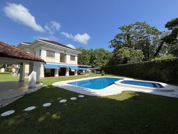 Casa en Camino de Cruces - 860 m² de dos niveles y amplia piscina