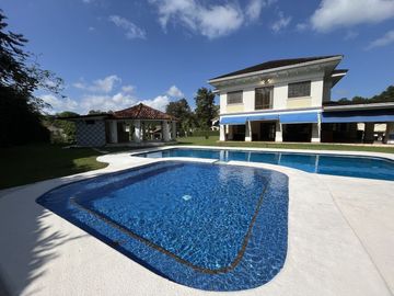 Casa en Camino de Cruces - 860 m² de dos niveles y amplia piscina